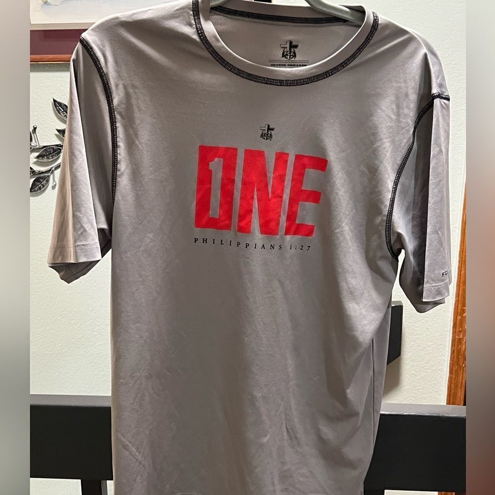 Fellowship ForChristian Athletes Gray & Red Philippians 1:27 Size Small #070